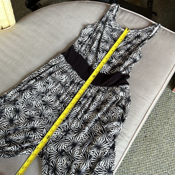 Weston black and white stretch rayon tank jumpsuit with v back. Size small - Picture 13 of 14
